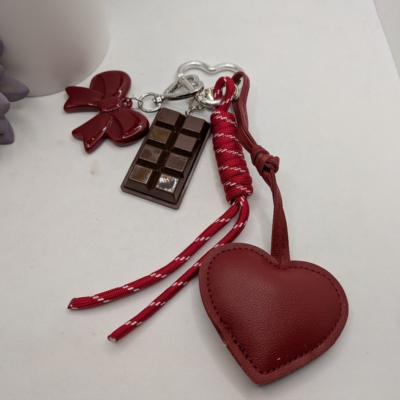 Source Unknown Accessories - Source Unknown Red Heart and Chocolate Charm Keychain with Bow Accent
